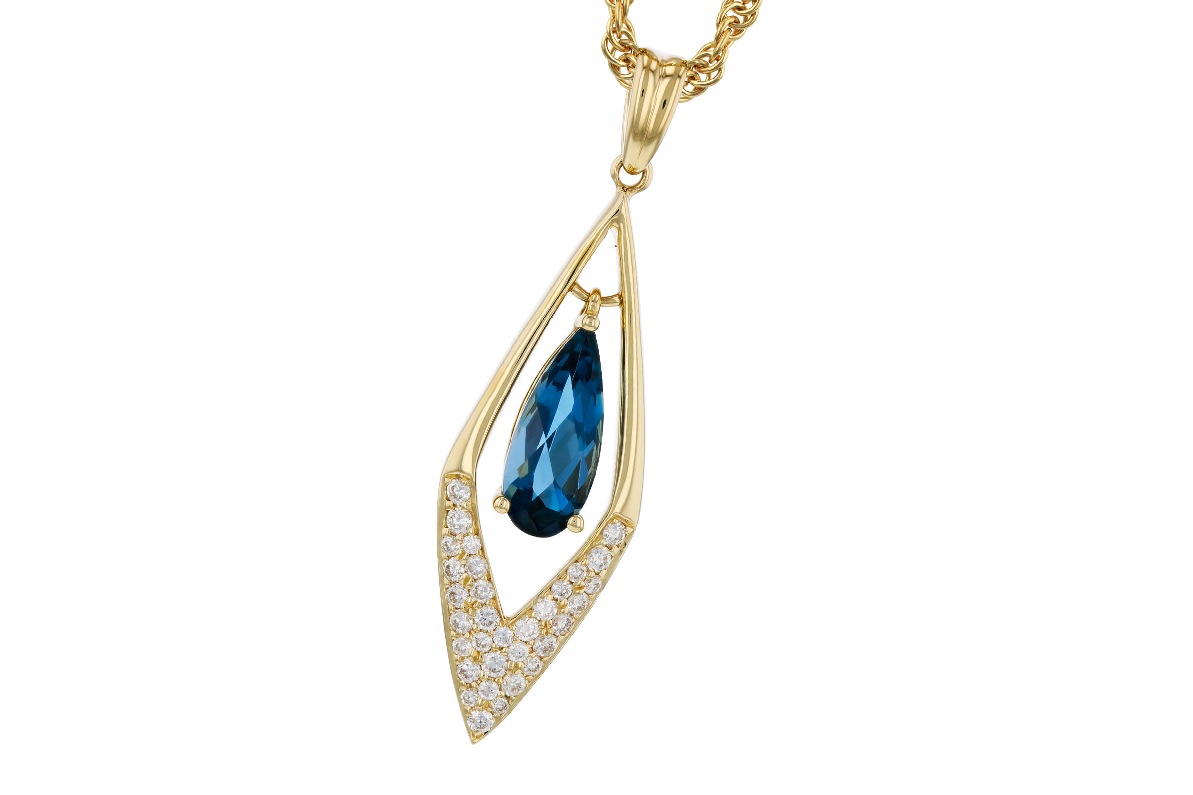 D303-11308: NECK .85 LONDON BLUE TOPAZ 1.02 TGW (10x4MM LBT)