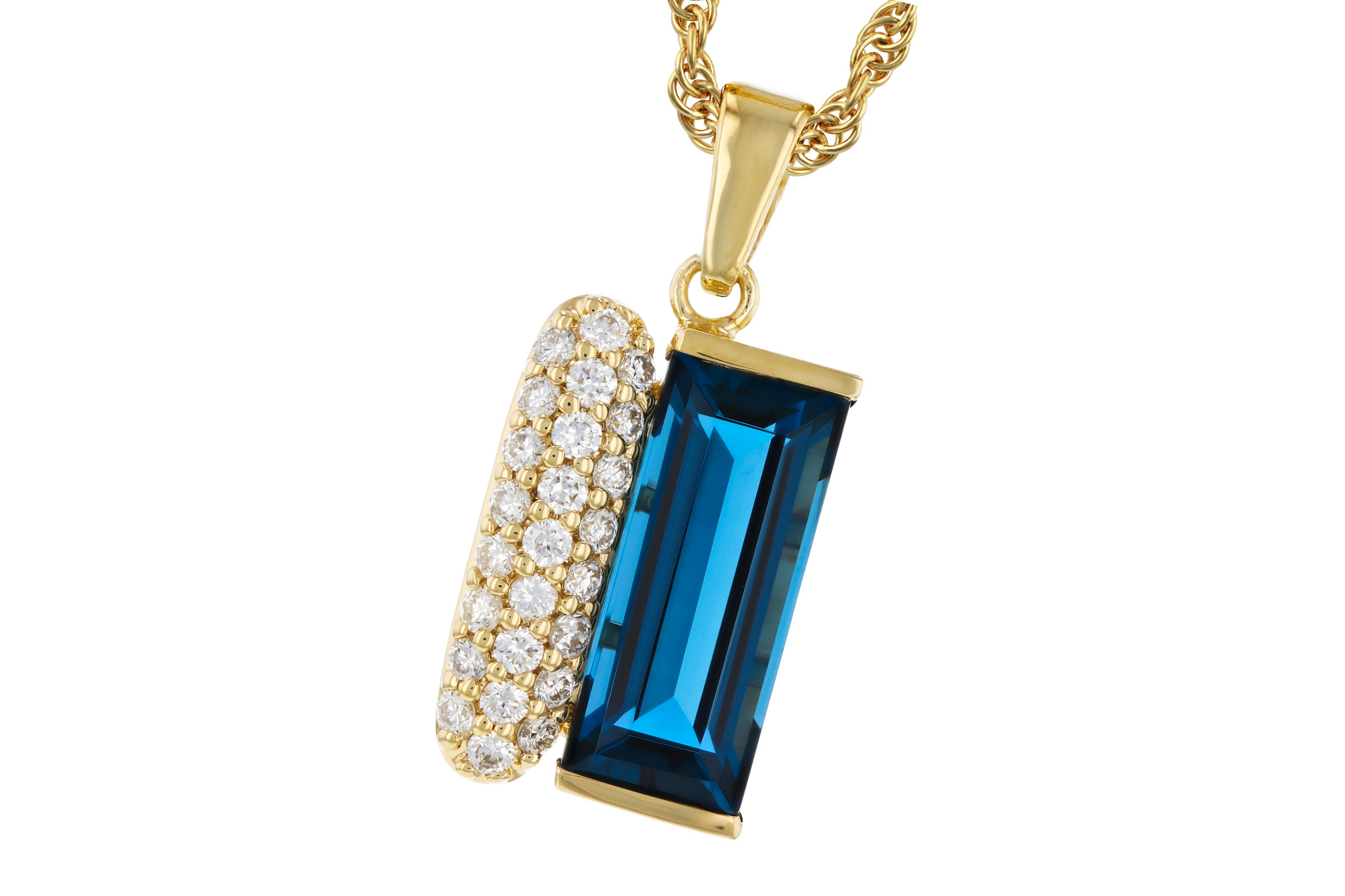 G303-11308: NECK 2.67 LONDON BLUE TOPAZ 2.92 TGW (12x5MM BT)